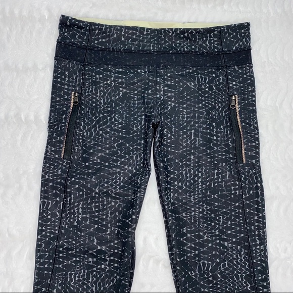 Lululemon Tight II in Snake Battleship Size 6 - Picture 2 of 11